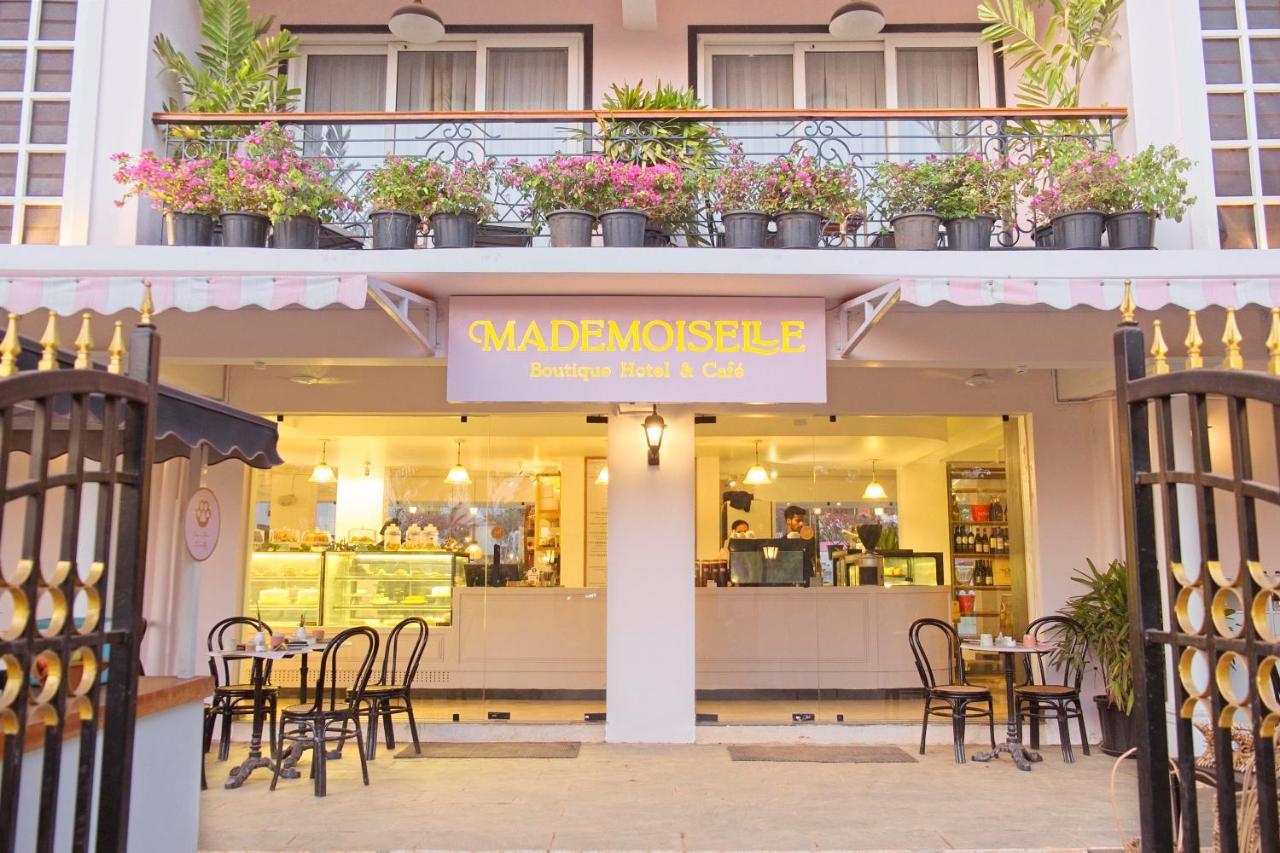 Mademoiselle Boutique Resort And Cafe Vagator Exterior photo